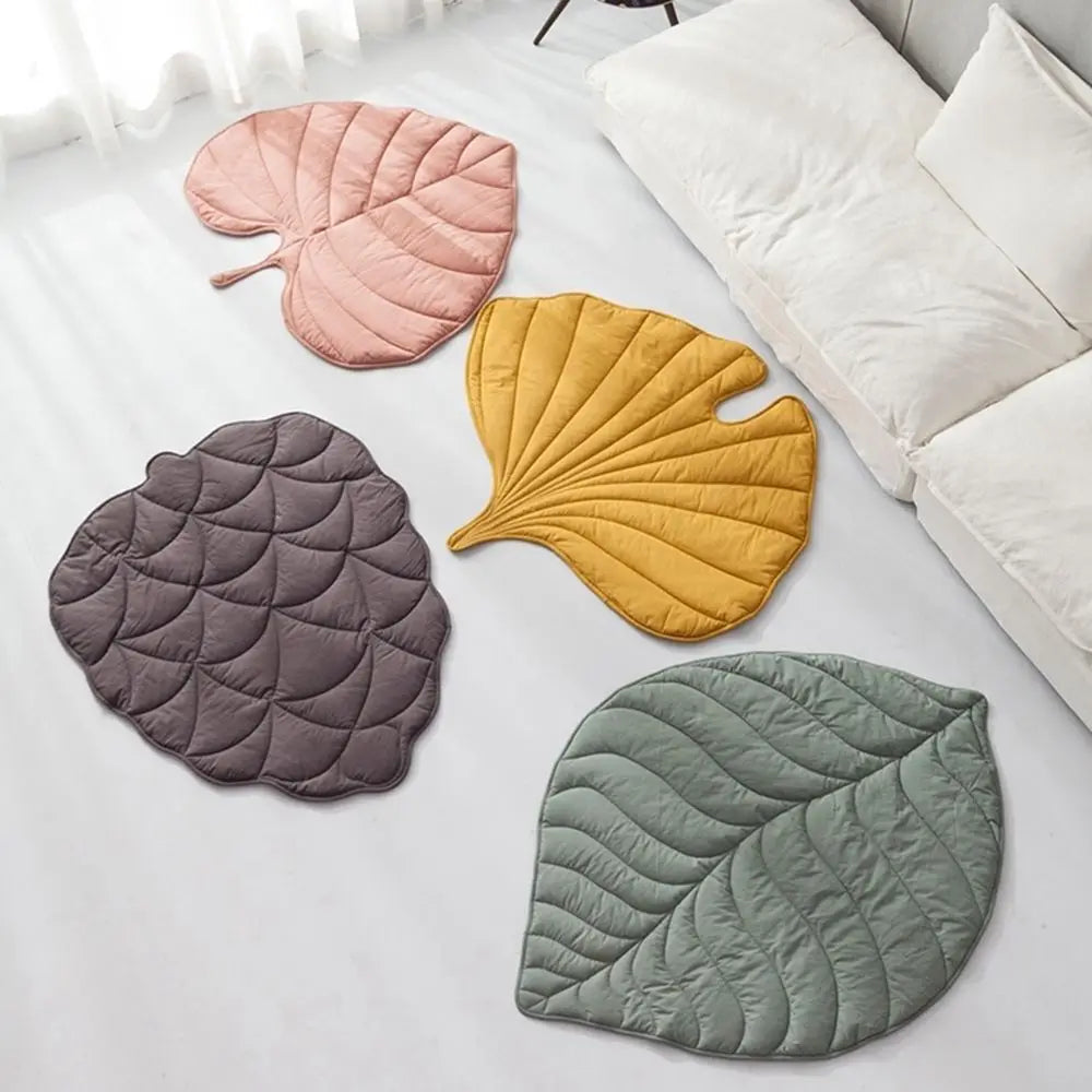 Leafy Tail ™ Pet Blanket